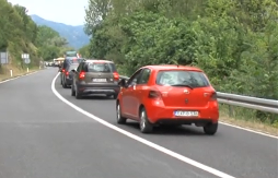 Višesatna čekanja na granicama BiH i Hrvatske, kilometarske kolone vozila